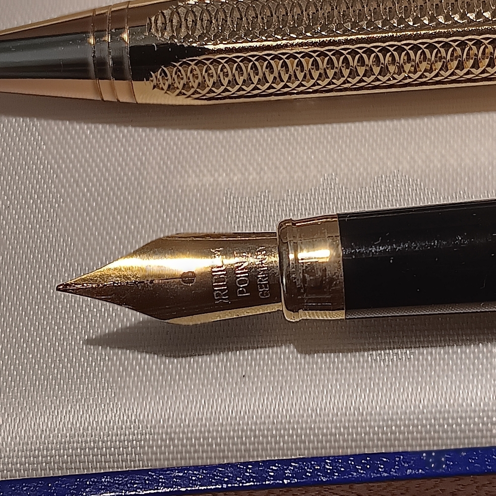 Waterman pen set in case with booklet